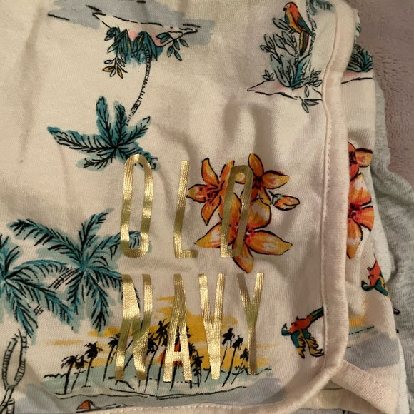 Cute girls old navy patterned shorts bundle - Picture 3 of 3